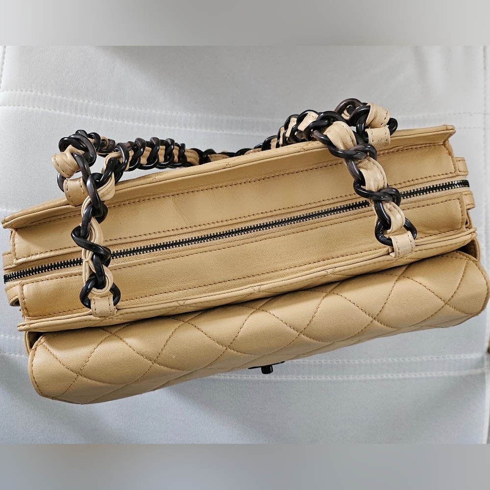 Chanel Beige Quilted Flap Bag - Picture 2 of 13